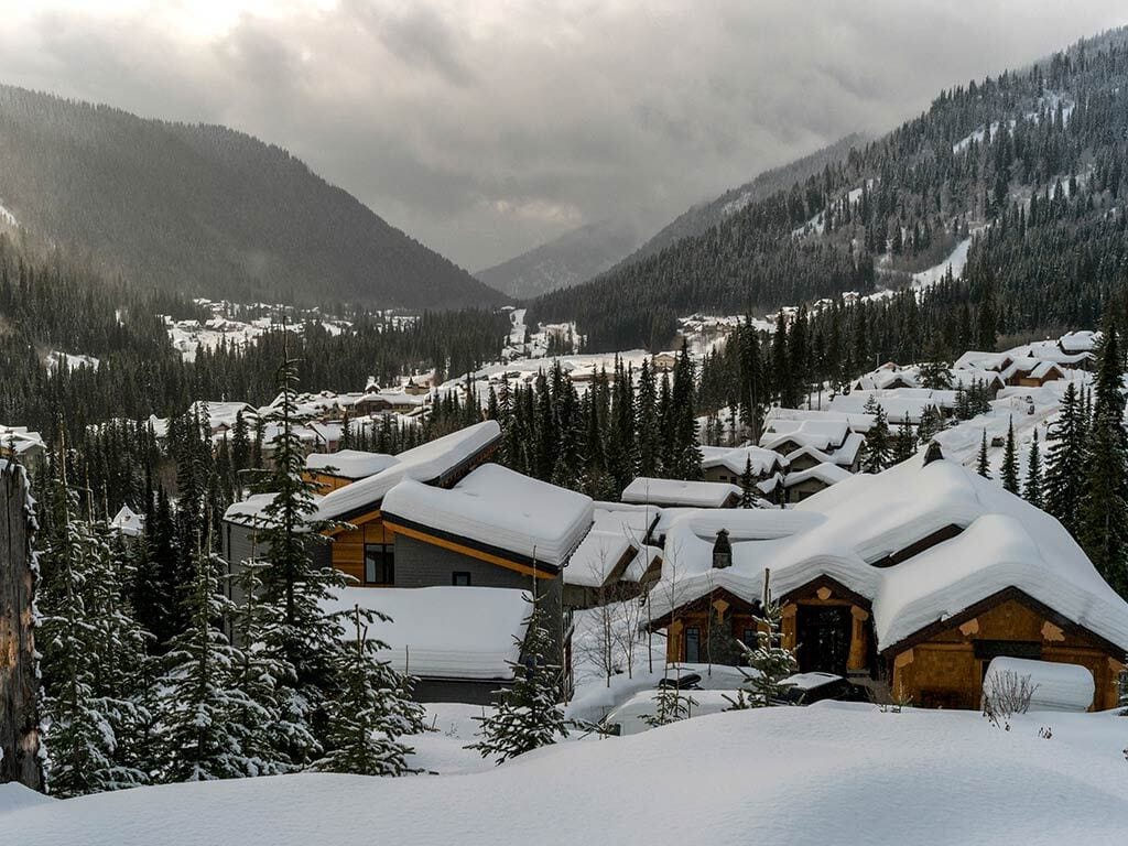 Ultimate Guide to Ice Fishing Destinations in Canada 2026: Best Lakes, Gear & Expert Tips 1 Ice fishing on Lake of the Woods Ontario with ice shanties